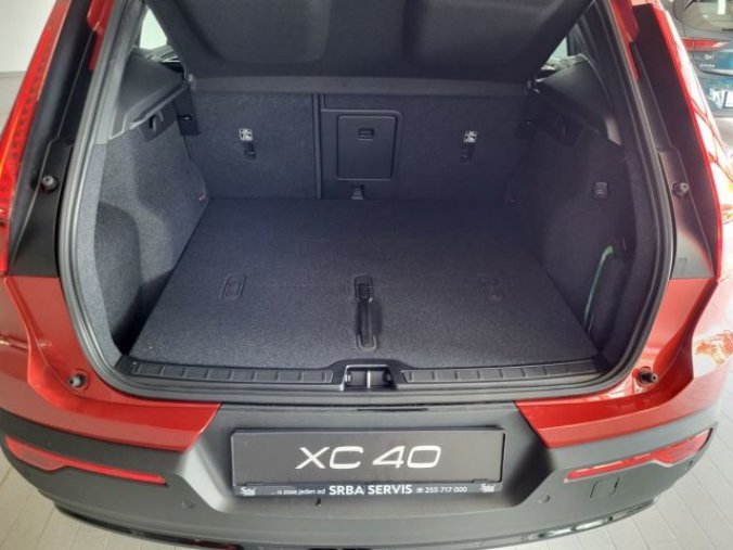 Volvo XC40, B4 2.0L 197+14 HP AT7 FWD PLUS, barva červená