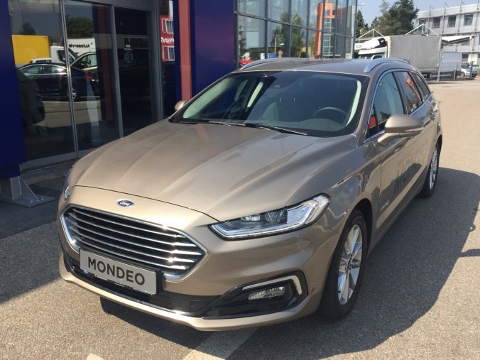 Ford Mondeo, Titanium Hybrid, Kombi, 2.0 Hybrid 138 kW/187 k, eCVT automatická, barva stříbrná