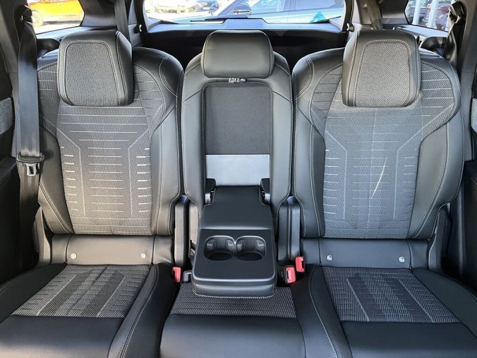 Peugeot 5008, Peugeot 5008 GT Hybrid 145 e-DCS6, barva modrá