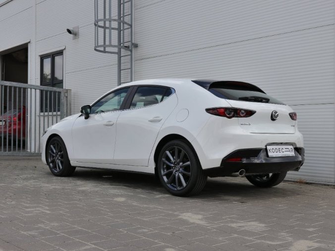 Mazda 3, 2,0 Skyactiv-G 122k/90kW MAN, barva bílá