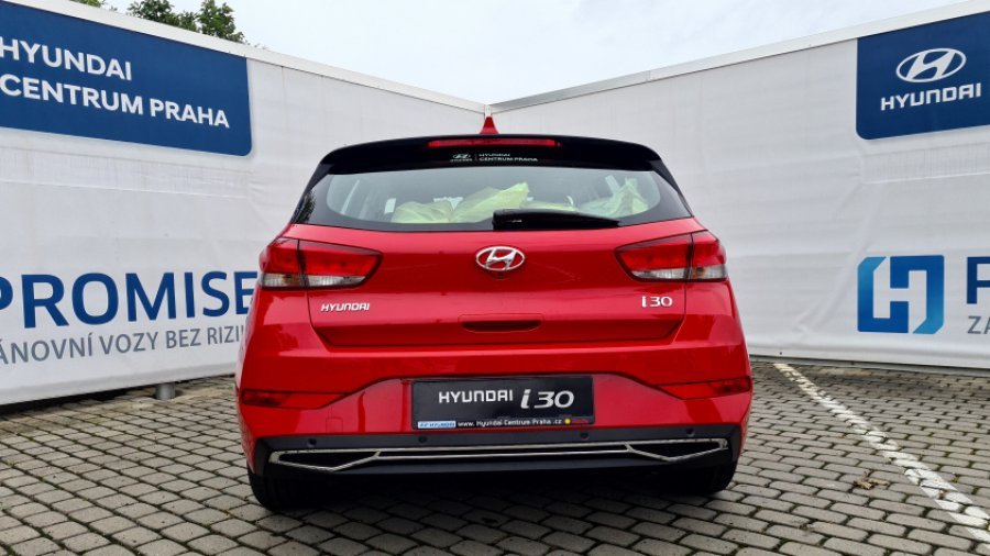 Hyundai i30, 1,5i 81 kW MT, barva červená