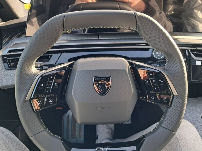 Peugeot 3008, Peugeot 3008 3008 GT Hybrid 145 e-DCS6, barva šedá