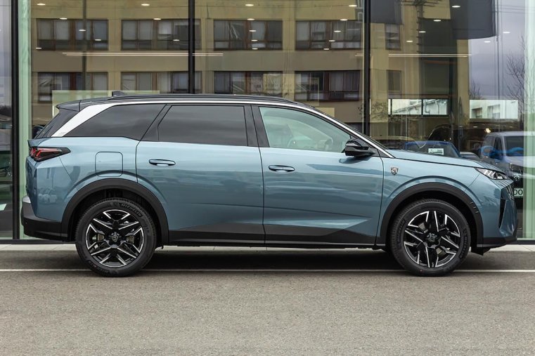 Peugeot 5008, Peugeot 5008 1,2 GT Hybrid 145 e-DCS6, barva modrá