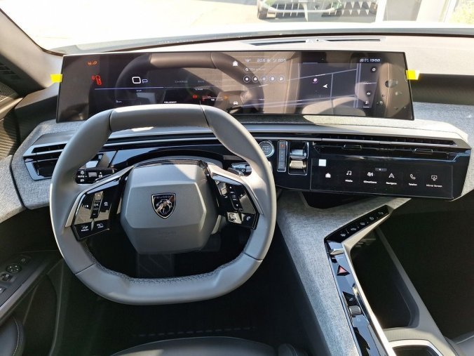 Peugeot 5008, Peugeot 5008 ALLURE Hybrid 145 e-DCS6, barva bílá