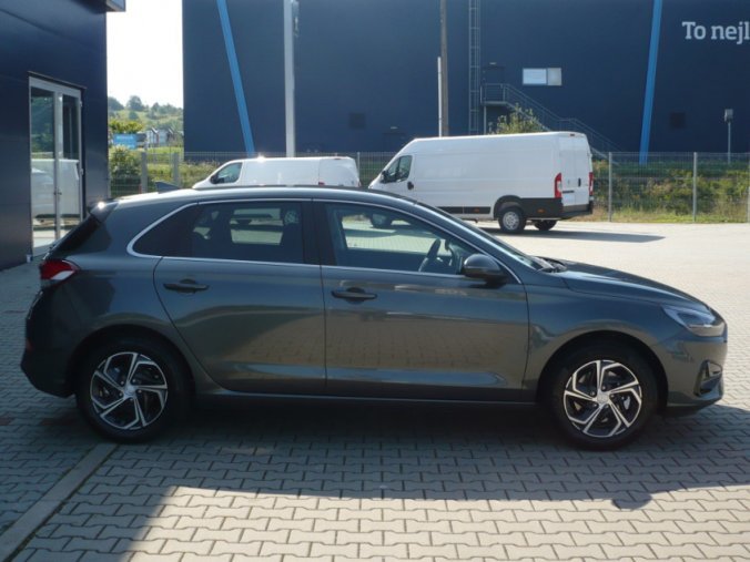 Hyundai i30, 1,5 T-GDI 117 kW iMT MHEV, barva šedá