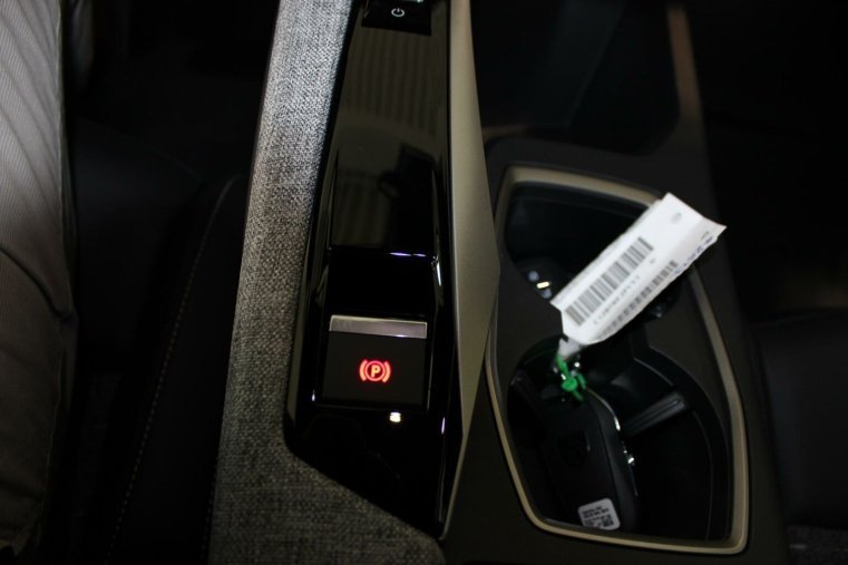 Peugeot 3008, Peugeot 3008 Allure Hybrid 136 e-DCS6, barva modrá