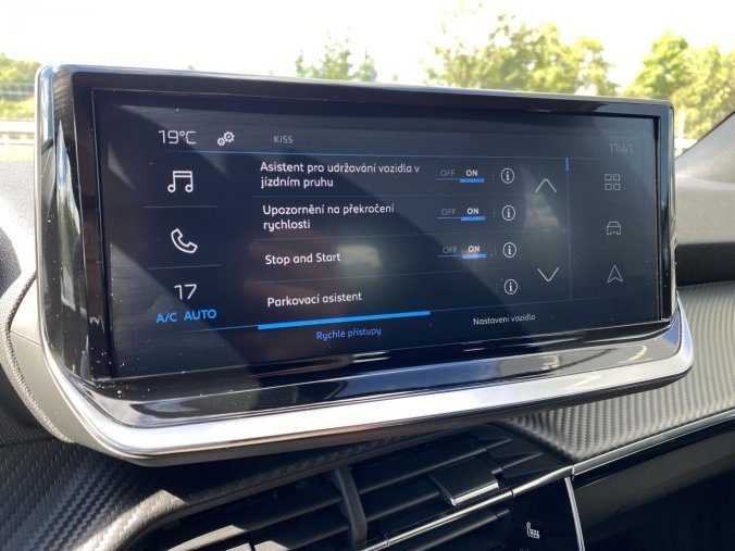 Peugeot 2008, Peugeot 2008 STYLE Hybrid 145 e-DCS6, barva bílá