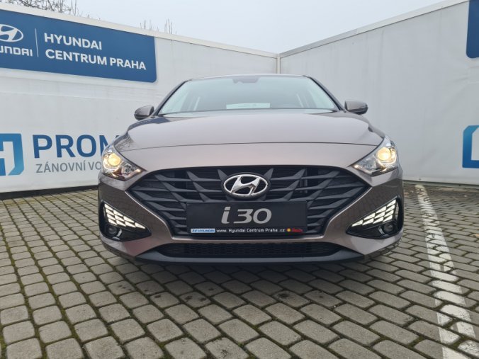 Hyundai i30, 1,0 T-GDI 88 kW MT, barva bronzová