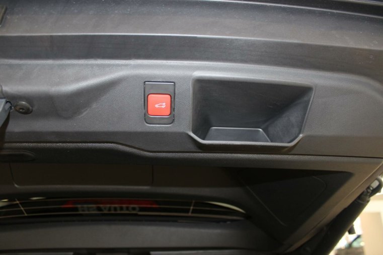 Peugeot 5008, Peugeot 5008 GT Hybrid 136 e-DCS6, barva modrá