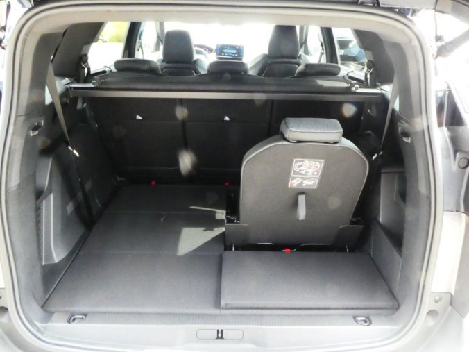 Peugeot 5008, Peugeot 5008 ALLURE PACK 1.5 BHDi 130k EAT8, barva šedá