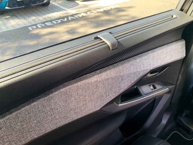Peugeot 5008, Peugeot 5008 GT Hybrid 145 e-DCS6, barva šedá