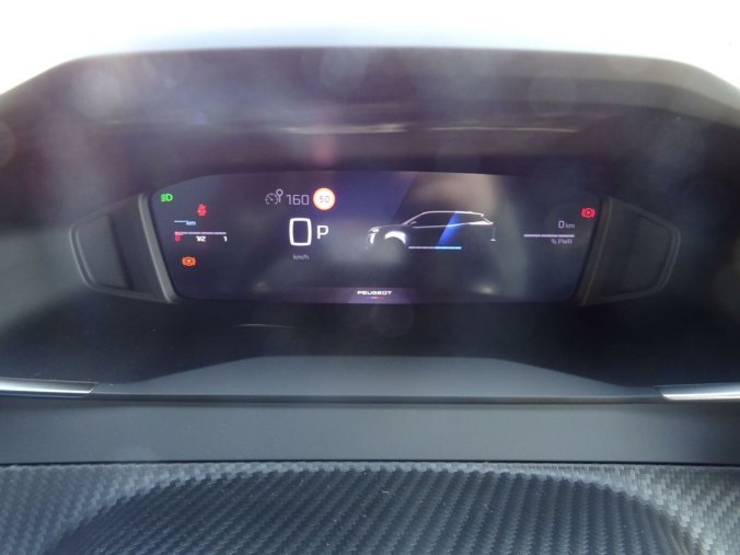 Peugeot 2008, Peugeot 2008 ALLURE Hybrid 145k e-DCS6, barva červená