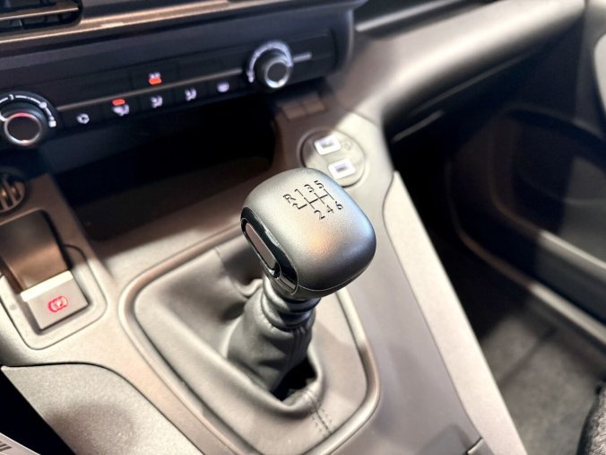 Peugeot Rifter, Peugeot Rifter ALLURE 110k, Benzin, 7 let záruka, barva zelená