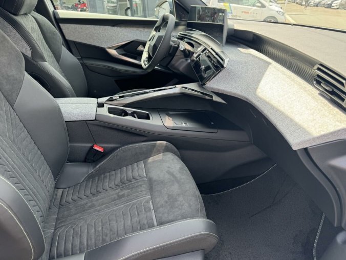 Peugeot 3008, Peugeot 3008 E-GT, barva bílá