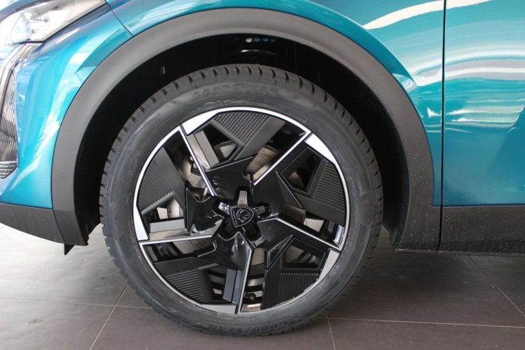Peugeot 408, Peugeot 408 ALLURE Hybrid 145 e-DCS6, barva modrá
