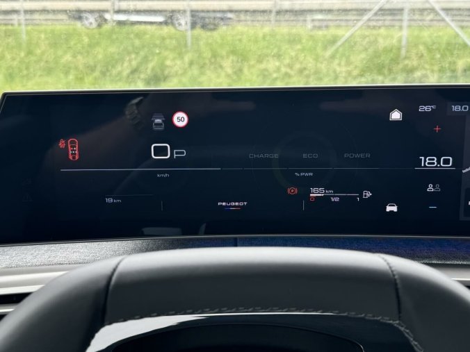 Peugeot 3008, Peugeot 3008 3008 ALLURE Hybrid 136 e-DCS6, barva oranžová
