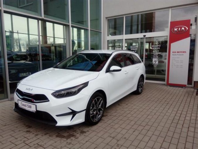 Kia Ceed, SW 1.5 T-GDi TOP 17 ALU MY24, barva bílá