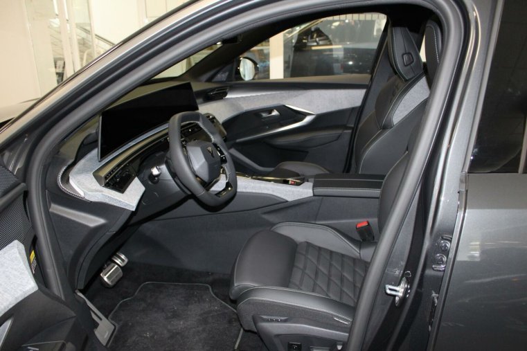 Peugeot 5008, Peugeot 5008 GT Plug-in HYBRID 195k e-DCS7, barva šedá