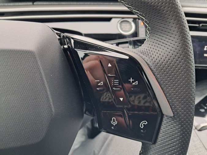 Peugeot 3008, Peugeot 3008 3008 GT Hybrid 145 e-DCS6, barva modrá