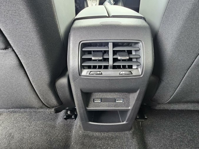 Peugeot 408, Peugeot 408 ALLURE Hybrid 145 e-DCS6, barva modrá