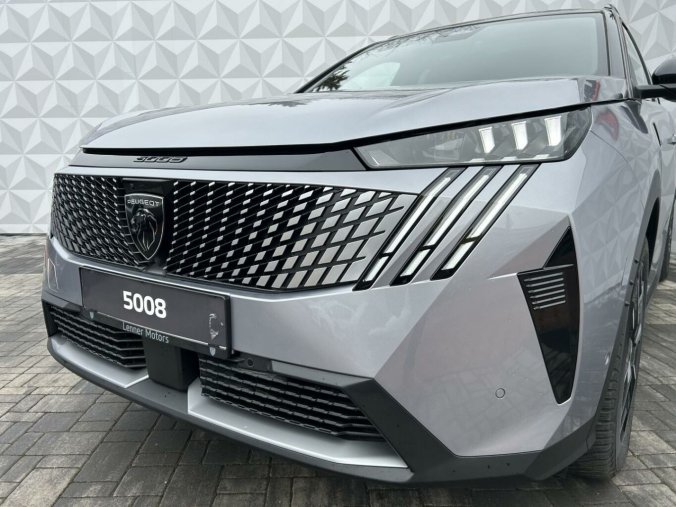 Peugeot 5008, Peugeot 5008 GT Hybrid 145 e-DCS6, barva stříbrná