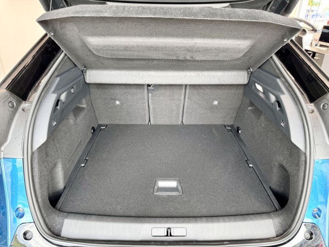 Peugeot 3008, Peugeot 3008 GT, Elektro, e-dojezd 520km, barva modrá