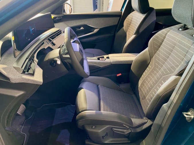 Peugeot 3008, Peugeot 3008 ALLURE Hybrid 136 e-DCS6 - CELOROČNÍ PNEU- 8523, barva bílá
