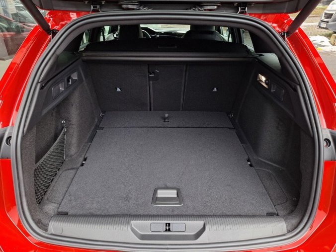 Peugeot 308, Peugeot 308 SW GT Hybrid 145 e-DCS6, barva červená
