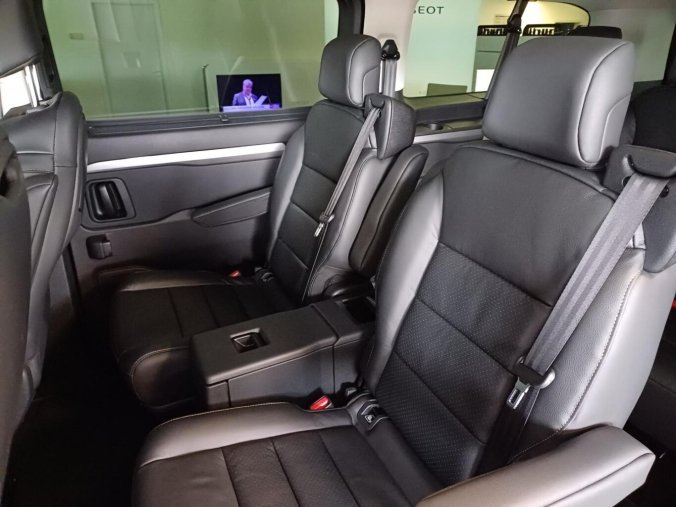 Peugeot Traveller, Peugeot Traveller ALLURE 2.2 BlueHDi 180k EAT8, barva šedá
