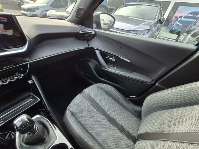Peugeot 2008, Peugeot 2008 ALLURE PureTech 100 S&S MAN6, barva modrá