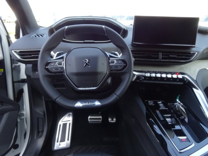 Peugeot 5008, GT Hybrid 136 e-DCS6, barva bílá