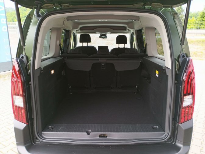 Peugeot Rifter, Peugeot Rifter LONG ALLURE BlueHDi 130 S&S EA, barva zelená