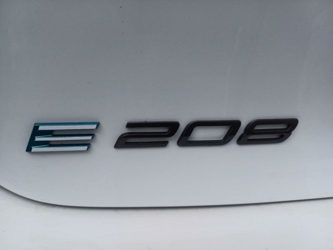Peugeot 208, Peugeot 208 STYLE Elektromotor 100 kW, barva bílá