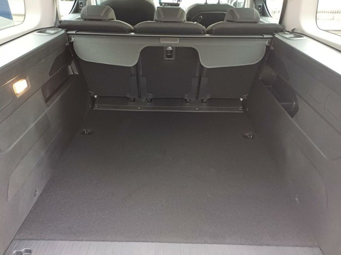 Peugeot Rifter, Peugeot Rifter ALLURE 1.5 BlueHDi 130k, barva bílá