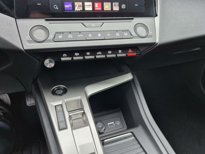 Peugeot 408, Peugeot 408 ALLURE Hybrid 136 e-DCS6, barva modrá