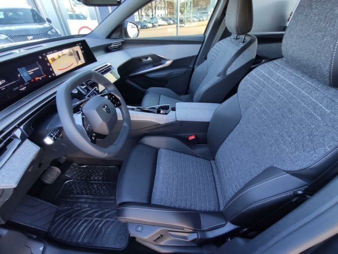 Peugeot 5008, Peugeot 5008 ALLURE Hybrid 136 e-AUT6 NAVI, barva šedá