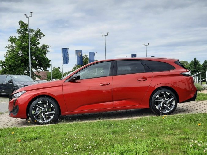 Peugeot 308, Peugeot 308 SW ALLURE 1,5 BHDi 130k EAT8, barva červená