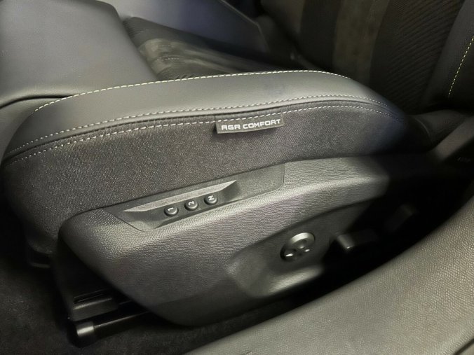 Peugeot 408, Peugeot 408 408 GT Hybrid 145 e-DCS6, barva černá
