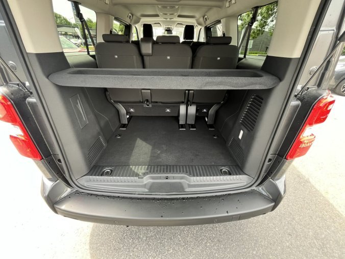 Peugeot Traveller, Peugeot Traveller Traveller Active L3 2.2 BlueHDi 150k MAN6, barva šedá