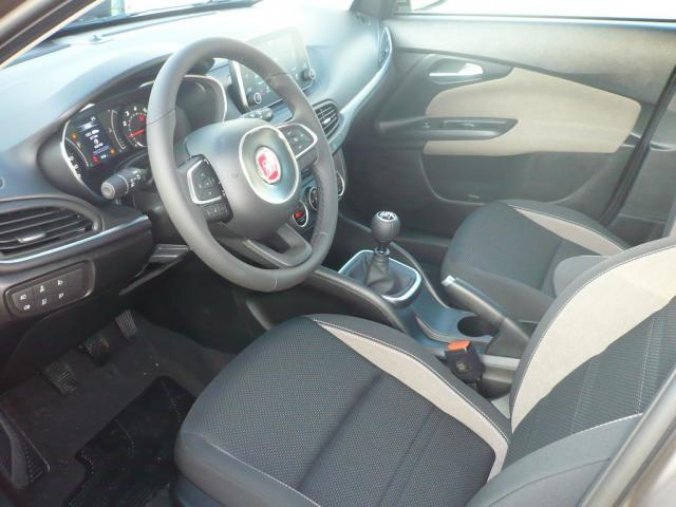 Fiat Tipo, HB 1.4 95k Lounge, barva hnědá