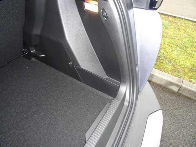 Peugeot 2008, Peugeot 2008 STYLE PureTech 100k MAN6, barva šedá