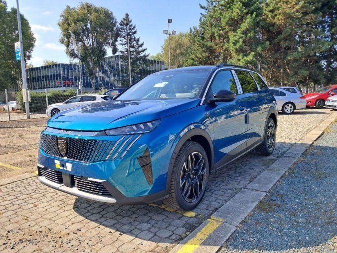 Peugeot 5008, Peugeot 5008 5008 GT Hybrid 145 e-DCS6, barva modrá