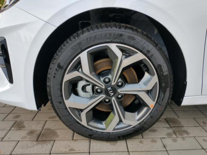 Kia Ceed, SW 1,5 T-GDi TOP 17¨ ALU KOLA, barva bílá