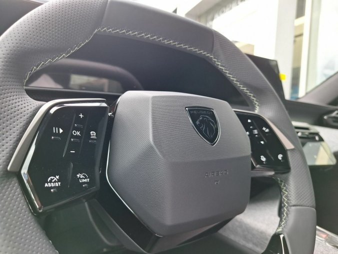Peugeot 3008, Peugeot 3008 GT Hybrid 145 e-DCS6, barva modrá