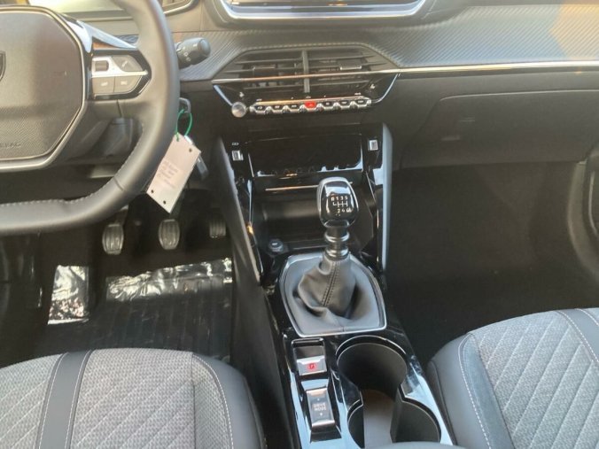 Peugeot 208, Peugeot 208 ALLURE PureTech 100 S&S MAN6, barva červená