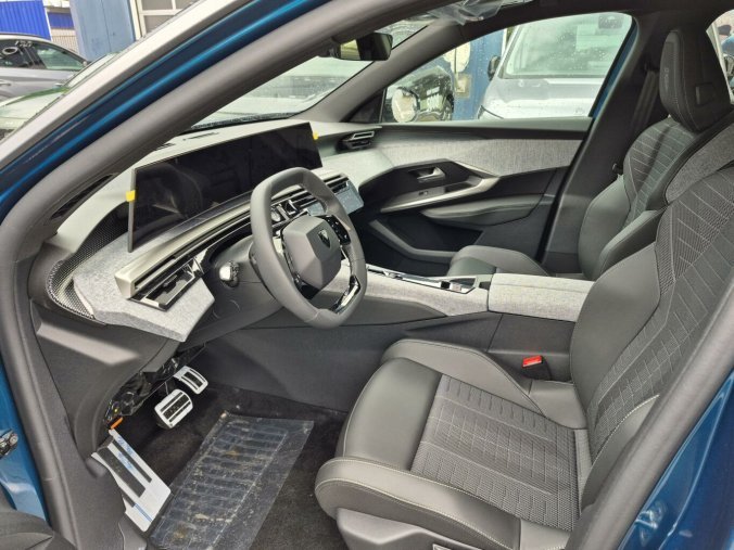 Peugeot 3008, Peugeot 3008 GT Hybrid 145 e-DCS6, barva modrá