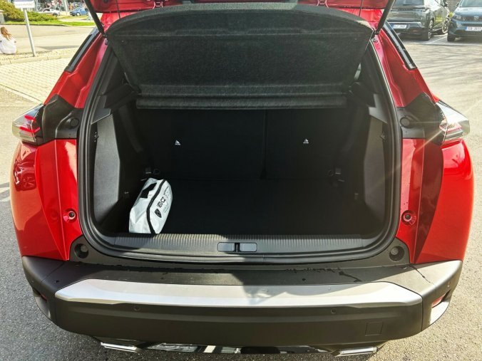Peugeot 2008, Peugeot 2008 ALLURE Hybrid 145 e-DCS6, barva červená