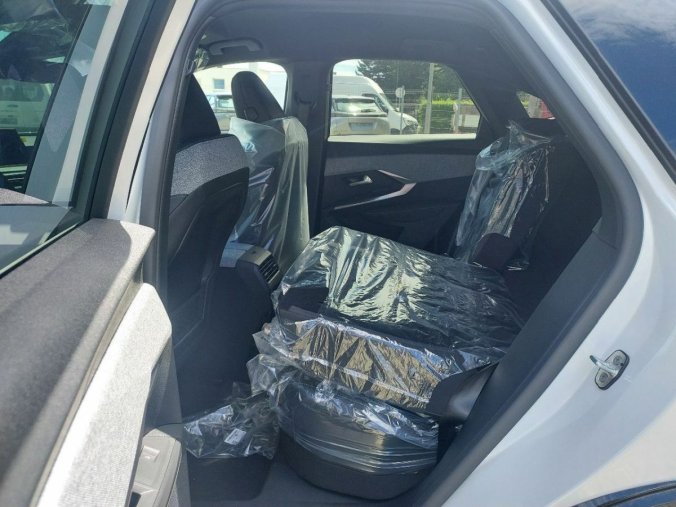 Peugeot 3008, Peugeot 3008 E-3008 GT Elektromotor 157 kW, barva bílá