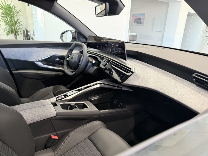 Peugeot 3008, Peugeot 3008 ALLURE Hybrid 136k, Automat, barva šedá