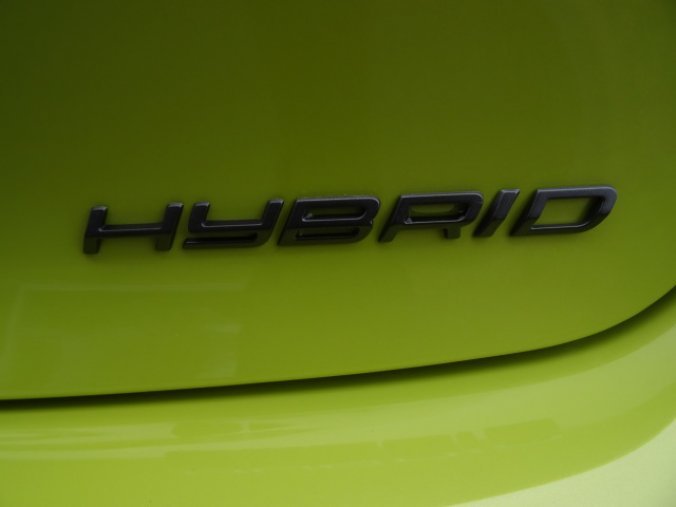 Peugeot 208, ALLURE Hybrid 100 e-DCS6, barva zelená